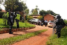 Poliisi esazeeko amaka ga Dr Besigye
